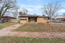 Pre-foreclosure in  E DONNELL ST Wichita, KS 67216