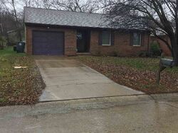Pre-foreclosure in  GLENMOOR DR Evansville, IN 47715