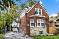 Pre-foreclosure in  S WALLACE ST Chicago, IL 60620