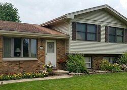 Pre-foreclosure in  N SYCAMORE ST Hinckley, IL 60520