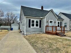 Pre-foreclosure in  LINCOLN ST Alton, IL 62002