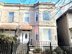 Pre-foreclosure in  N SPAULDING AVE Chicago, IL 60618