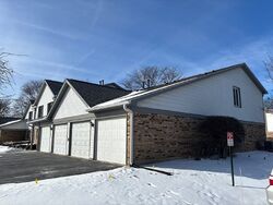 Pre-foreclosure Listing in MEMORY LN UNIT 2 WESTMONT, IL 60559