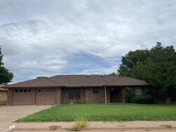 Pre-foreclosure in  E 28TH ST Littlefield, TX 79339