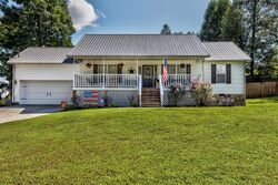  Hollifield Dr, Jacksboro TN