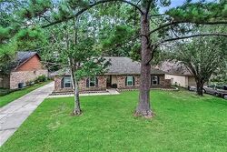 Pre-foreclosure in  LAUREL OAK DR Mandeville, LA 70471
