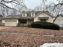 Pre-foreclosure in  WOOD POPPY DR Florissant, MO 63031