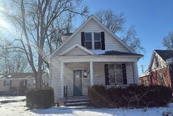 Pre-foreclosure in  N 10TH ST Belleville, IL 62220