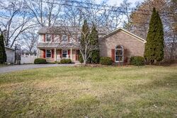 Pre-foreclosure in  SCHOOLHOUSE DR Waterford, MI 48329