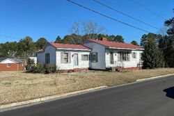  1st St, Williamston NC