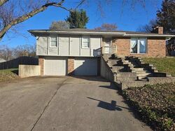 Pre-foreclosure Listing in DUNDEE RD LEXINGTON, MO 64067