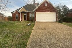 Pre-foreclosure in  PATRICK FARMS DR Pearl, MS 39208