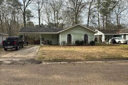 Pre-foreclosure in  CAMERO DR Jackson, MS 39206