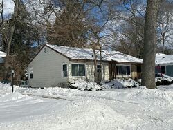 Pre-foreclosure in  LEXINGTON AVE Muskegon, MI 49441