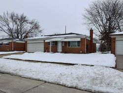 Pre-foreclosure in  TOM ALLEN DR Warren, MI 48089