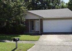 Pre-foreclosure in  ENGLISH COLONY DR La Place, LA 70068