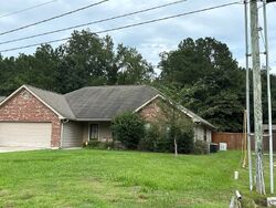 Pre-foreclosure in  BERRY RIDGE DR Ponchatoula, LA 70454