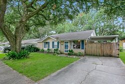 Pre-foreclosure in  SEWANEE DR Baton Rouge, LA 70816