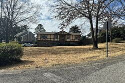 Pre-foreclosure in  COVENTRY DR Birmingham, AL 35243
