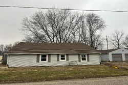 Pre-foreclosure in  N 625 E Franklin, IN 46131