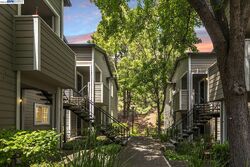 Pre-foreclosure in  CANYON OAKS DR APT C Oakland, CA 94605