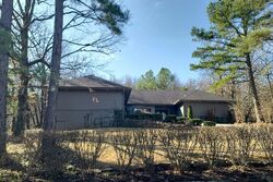 Pre-foreclosure in  E OAKS MANOR DR Fayetteville, AR 72703