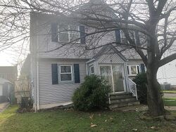 Pre-foreclosure in  ELMWOOD DR Clifton, NJ 07013
