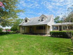 Pre-foreclosure in  SUNNYSIDE LN North Chili, NY 14514