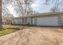 Pre-foreclosure in  E 61ST PL Broken Arrow, OK 74012