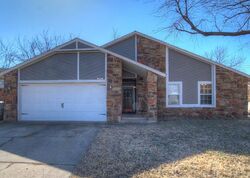 Pre-foreclosure in  E 140TH PL Glenpool, OK 74033