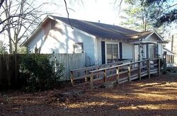  E Elliot Ln, De Kalb TX