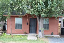  S Piper Ln, Uvalde TX