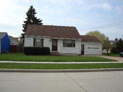 Pre-foreclosure in  W 8TH AVE Oshkosh, WI 54902