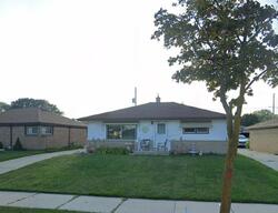 Pre-foreclosure in  N 77TH ST Milwaukee, WI 53222