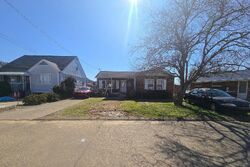 Pre-foreclosure Listing in 11TH ST NITRO, WV 25143
