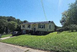 Pre-foreclosure Listing in JOY LN CHARLESTON, WV 25313