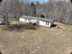 Pre-foreclosure in  HELENA LN Shipman, VA 22971