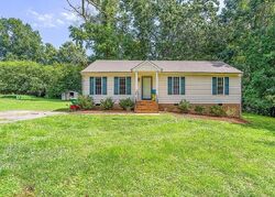 Davis Ln, Hopewell VA
