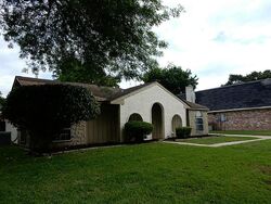 Pre-foreclosure in  PIRTLEWOOD CIR Houston, TX 77088