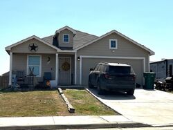 Pre-foreclosure Listing in AGAVE CIR JOURDANTON, TX 78026