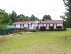 Pre-foreclosure in  LONDON LN Gaffney, SC 29340
