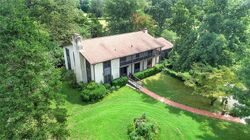 Pre-foreclosure in  HIGHLANDS HWY Mountain Rest, SC 29664