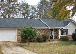 Pre-foreclosure in  RIVERWOOD CIR Greenville, SC 29617