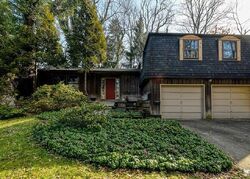 Pre-foreclosure in  VINCENT RD Stow, OH 44224