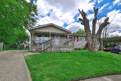 Pre-foreclosure in  VAN BUREN DR Hamilton, OH 45011