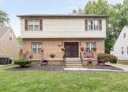Pre-foreclosure in  LYNDHURST RD Cleveland, OH 44124