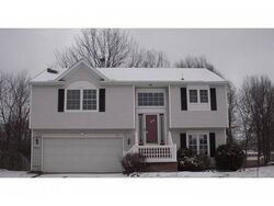 Pre-foreclosure in  CYPRUS LN Olmsted Falls, OH 44138