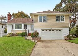 Pre-foreclosure in  SANDRA LN Merrick, NY 11566