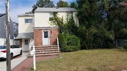 Pre-foreclosure in  NORFELD BLVD Elmont, NY 11003