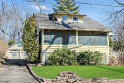 Pre-foreclosure in  FRANKLIN AVE Midland Park, NJ 07432